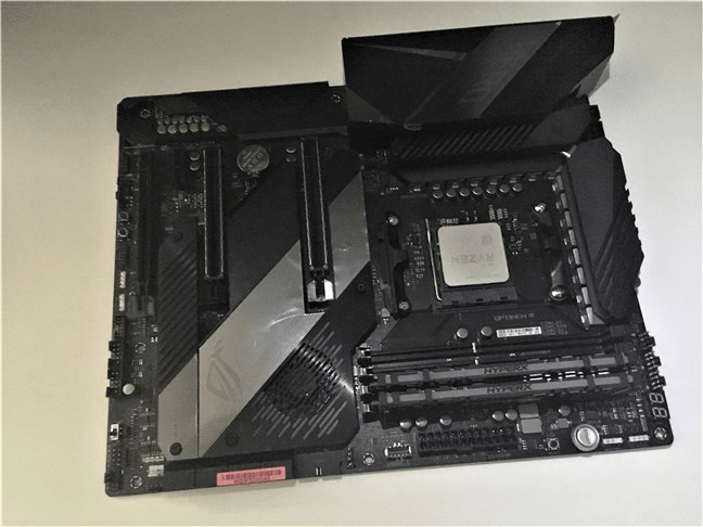 AMD Ryzen 5 3600X montat pe ASUS ROG Crosshair VIII Hero (Wi-Fi)