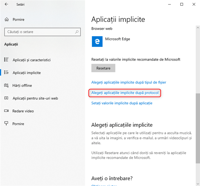 Dă clic pe Alegeți aplicațiile implicite după protocol
