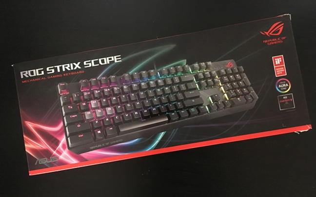 Ambalajul tastaturii ASUS ROG Strix Scope