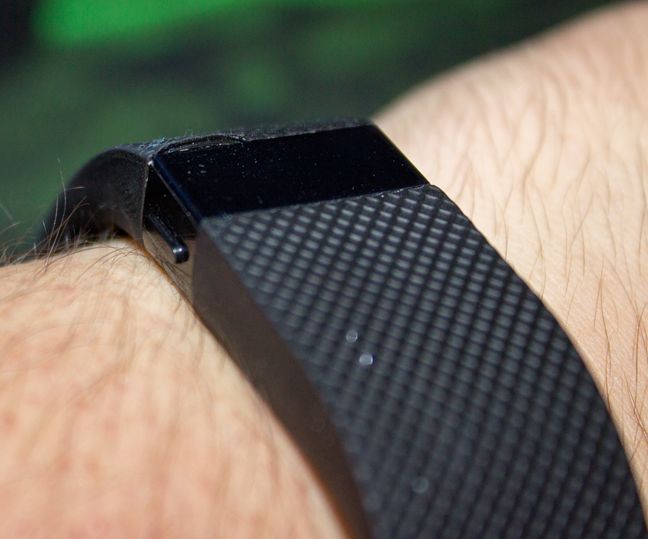 Fitbit Charge HR, wearable, purtabila, bratara, pasi, puls, somn, monitorizare, review