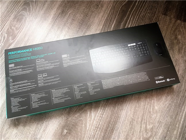 Logitech MK850 Performance - partea inferioară a cutiei