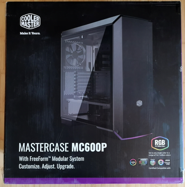 Cutia în care vine Cooler Master MasterCase MC600P