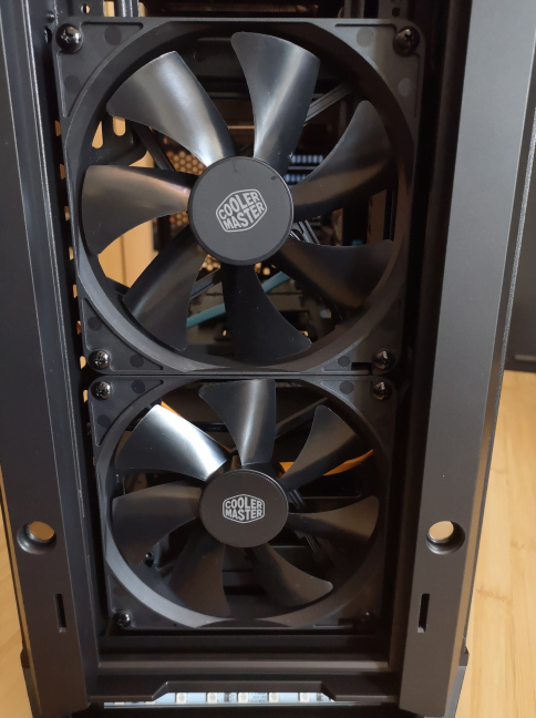 Ventilatoarele din partea frontală a Cooler Master MasterCase MC600P