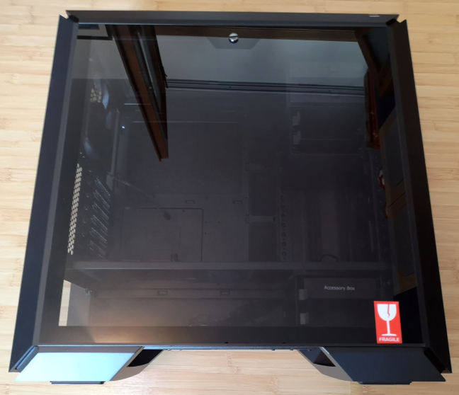 Cooler Master MasterCase MC600P - panoul din sticlă securizată