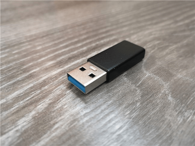 Adaptorul USB-C la Type-A