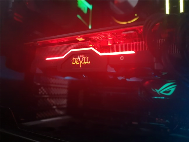 Lumini RGB pe PowerColor Radeon RX 5600 XT Red Devil