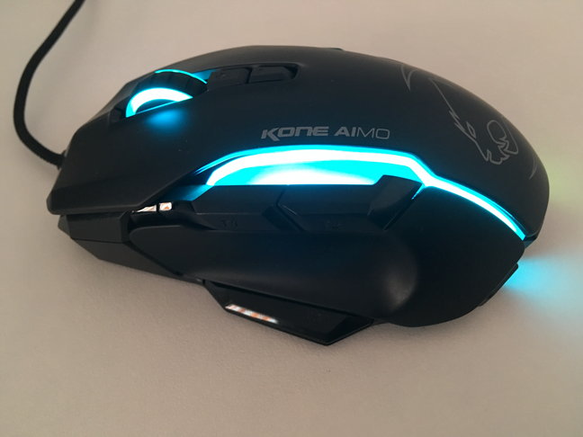 Butoanele laterale de pe mouse-ul ROCCAT Kone AIMO