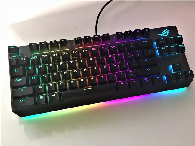 ASUS ROG Strix Scope TKL Deluxe fără suportul pentru încheieturile mâinilor