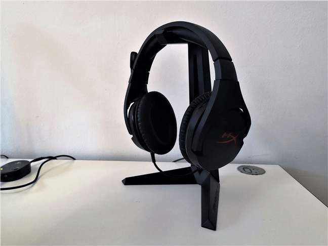 Cum arată Trust GXT 260 Cendor Headset Stand