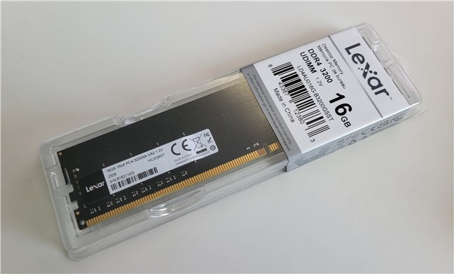 Despachetarea RAM-ului Lexar DDR4-3200