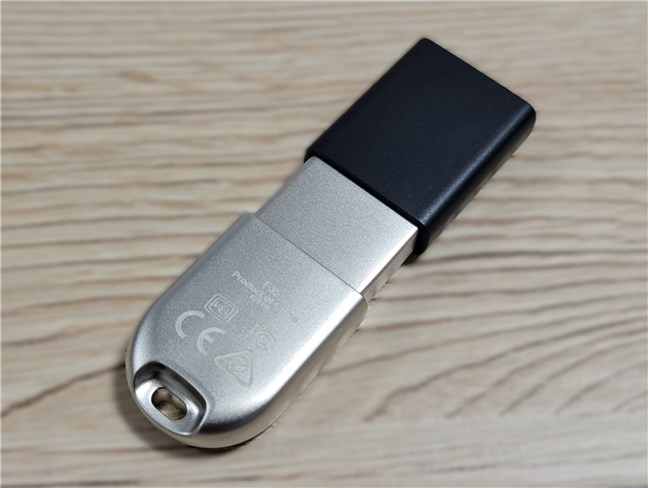 Stickul de memorie USB aratÄƒ bine È™i pare rezistent