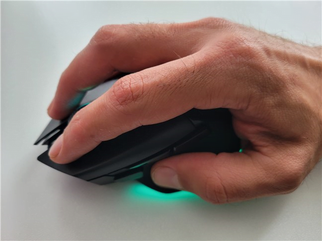 Utilizarea mouse-ului de gaming Razer Basilisk V3 Pro