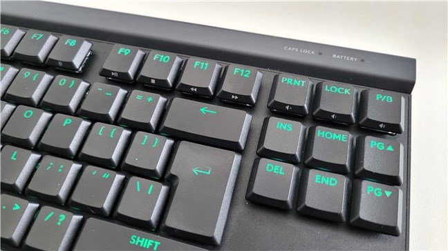 Logitech G515 LIGHTSPEED TKL nu are butoane media speciale