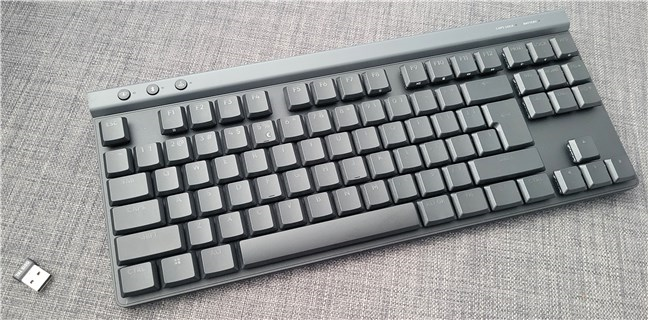 Logitech G515 LIGHTSPEED TKL este o tastaturÄƒ subÈ›ire, fÄƒrÄƒ taste numerice