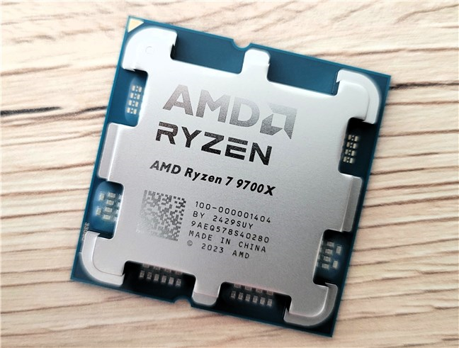 Un prim plan cu AMD Ryzen 7 9700X