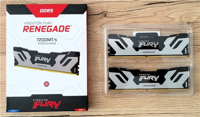 Despachetarea kitului de memorie Kingston Fury Renegade DDR5-7200