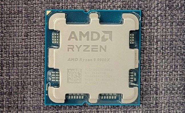 Un prim plan al procesorului AMD Ryzen 9 9900X