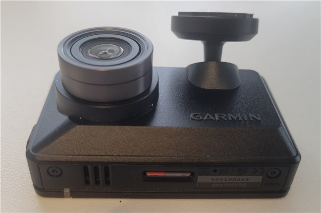 Garmin Dash Cam X310 este un dispozitiv compact È™i discret