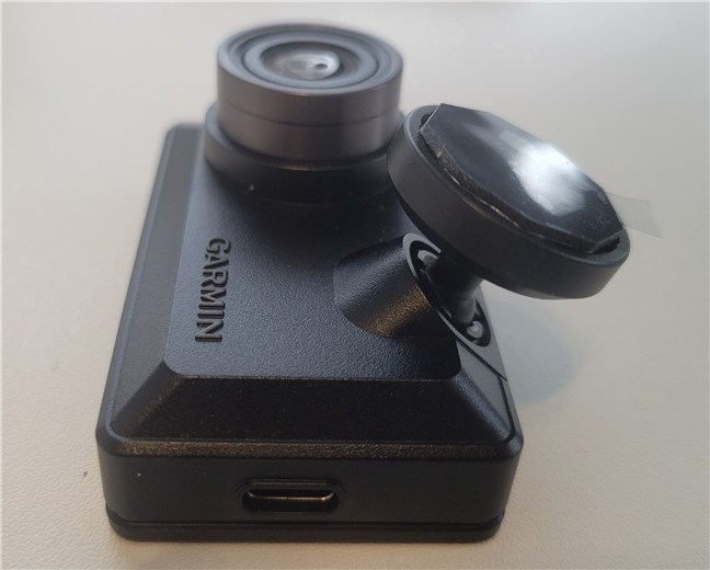 Garmin Dash Cam X310 are Wi-Fi È™i Bluetooth