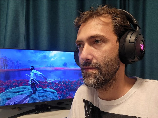 JucÃ¢nd Ghost of Tsushima cu Razer Kraken V4