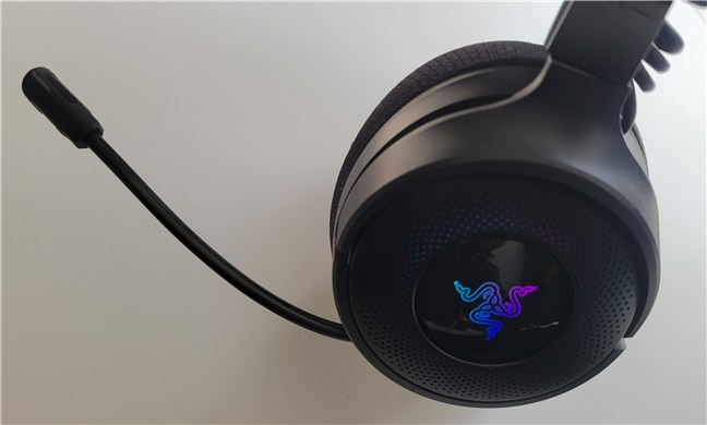 Microfonul de pe Razer Kraken V4 este bun dar anularea zgomotului nu este cea mai bunÄƒ