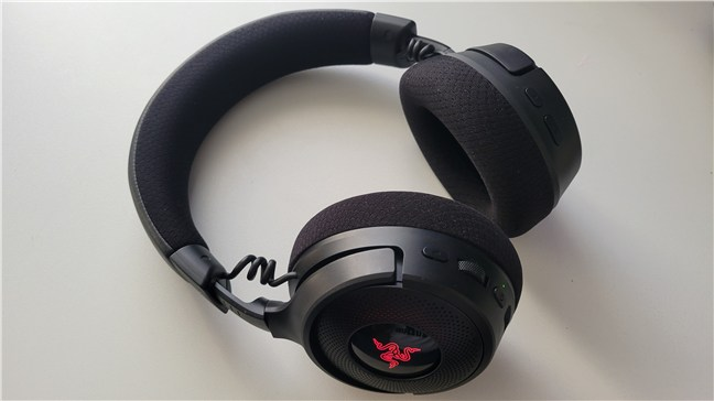 Razer Kraken V4 are cupe ovale