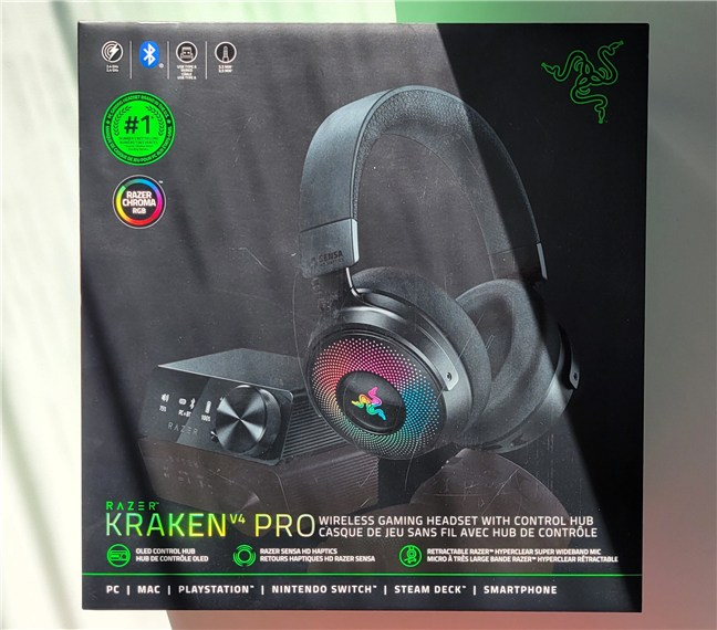 Ambalajul pentru Razer Kraken V4 Pro face o treabÄƒ bunÄƒ Ã®n prezentarea headsetului