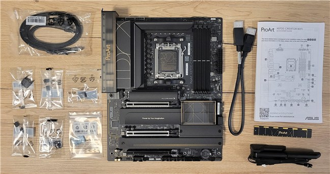 ASUS ProArt X870E-CREATOR WIFI include multe accesorii