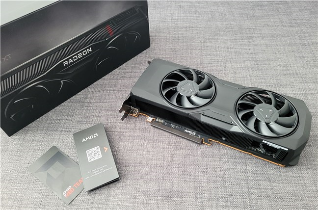 AMD Radeon RX 7800 XT: Ce gÄƒseÈ™ti Ã®n cutie