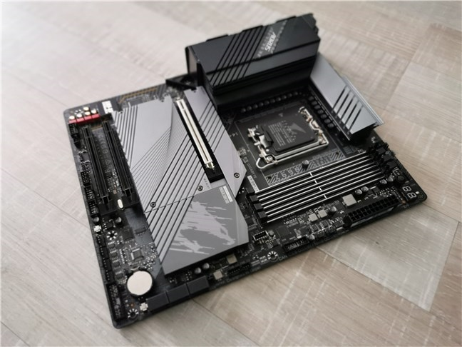 PerspectivÄƒ asupra Gigabyte Z690 AORUS Pro