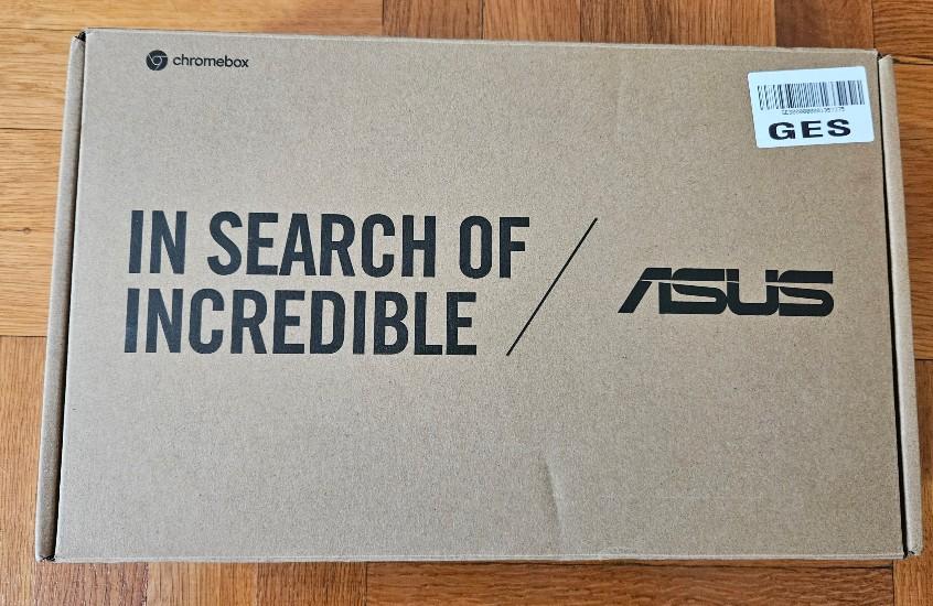 ASUS Chromebox 5 soseÈ™te Ã®ntr-o cutie de carton ecologicÄƒ