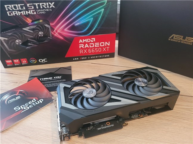 Despachetarea lui ASUS ROG Strix RX 6650 XT Gaming 8GB OC Edition