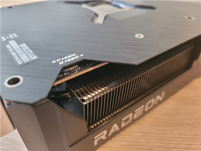 ASUS ROG Strix RX 6650 XT Gaming 8GB OC Edition utilizeazÄƒ un conector de alimentare cu 8 pini