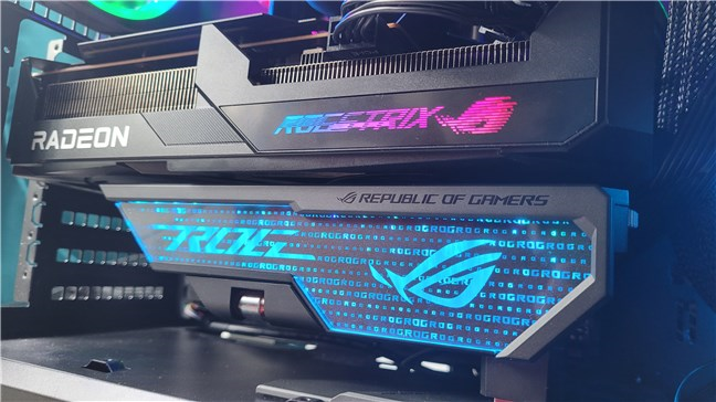 ASUS ROG Strix RX 6650 XT Gaming 8GB OC Edition montatÄƒ Ã®ntr-un PC