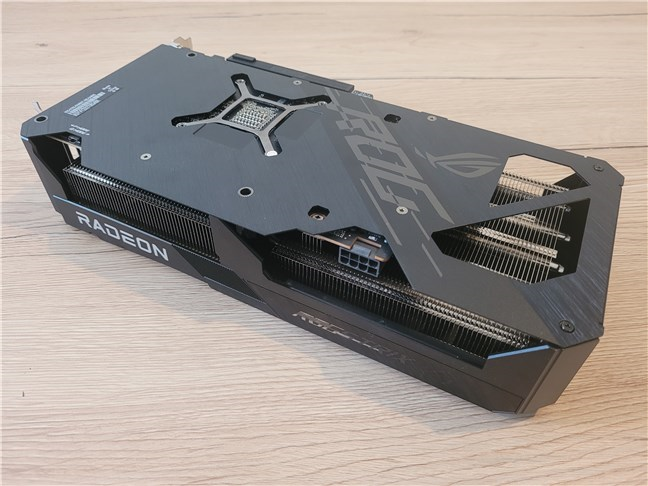 Placa din spate a modelului ASUS ROG Strix RX 6650 XT Gaming 8GB OC Edition