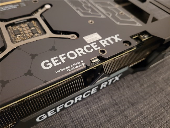 Placa video ASUS RTX 4070 Ti GPU este overclockatÄƒ din fabricÄƒ