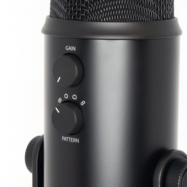 Butoanele rotative de pe spatele microfonului Blue Yeti