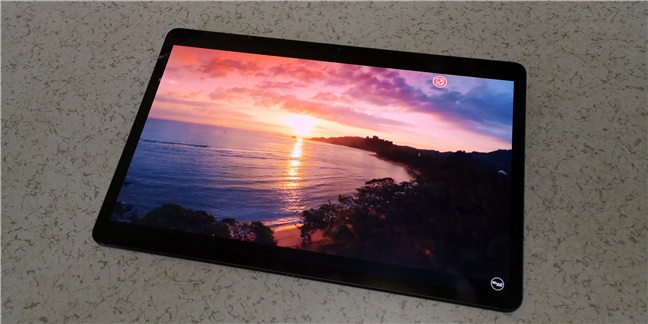 Samsung Galaxy Tab S7+ vine cu un ecran Super AMOLED