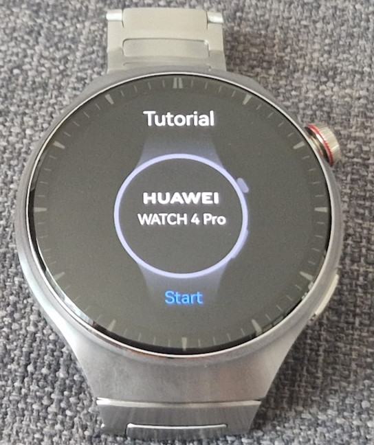 HUAWEI Watch 4 Pro aratÄƒ ca un ceas clasic pentru bÄƒrbaÈ›i