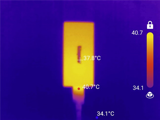 Kingston XS1000 este cald Ã®n timpul utilizÄƒrii, dar nu se Ã®ncÄƒlzeÈ™te prea tare