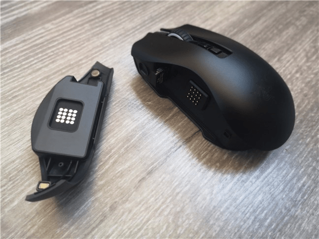 Razer Naga Pro cu panoul lateral dat jos