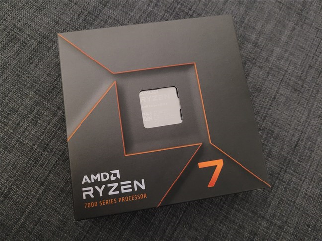 Ambalajul lui AMD Ryzen 7 7700X aratÄƒ excelent