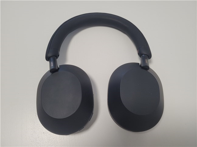 CÄƒÈ™tile Sony WH-1000XM5 au un design minimalist