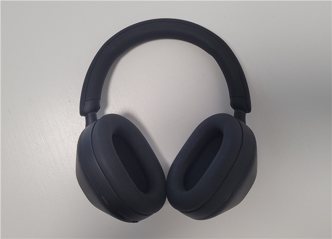 CÄƒÈ™tile Sony WH-1000XM5 funcÈ›ioneazÄƒ atÃ¢t wireless, cÃ¢t È™i prin cablu