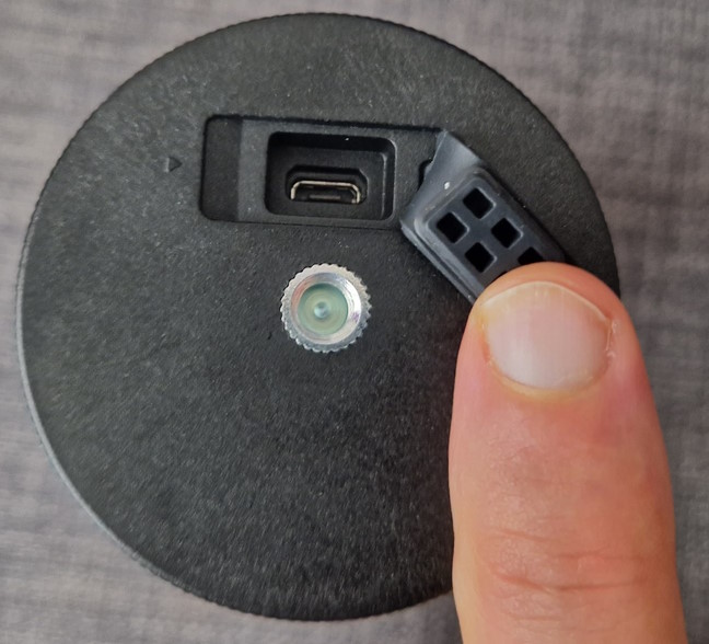 ÃŽncÄƒrcarea se face cu ajutorul unui port microUSB