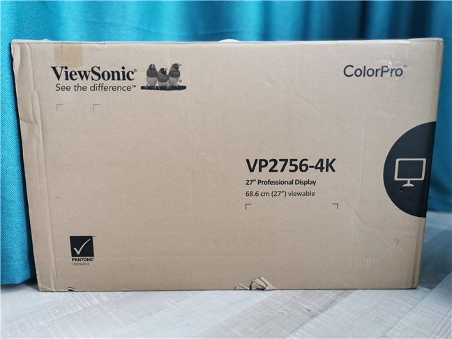 Cutia Ã®n care vine monitorul ViewSonic VP2756-4K