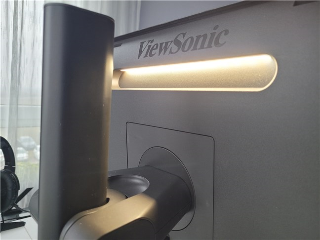 ViewSonic ColorPro VP2776 are iluminare de fundal Ã®ncorporatÄƒ