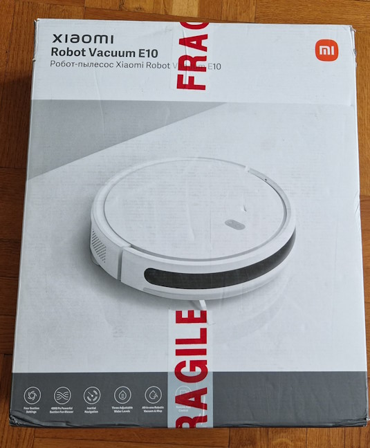 Xiaomi Robot Vacuum E10 soseÈ™te Ã®ntr-o cutie mare de carton